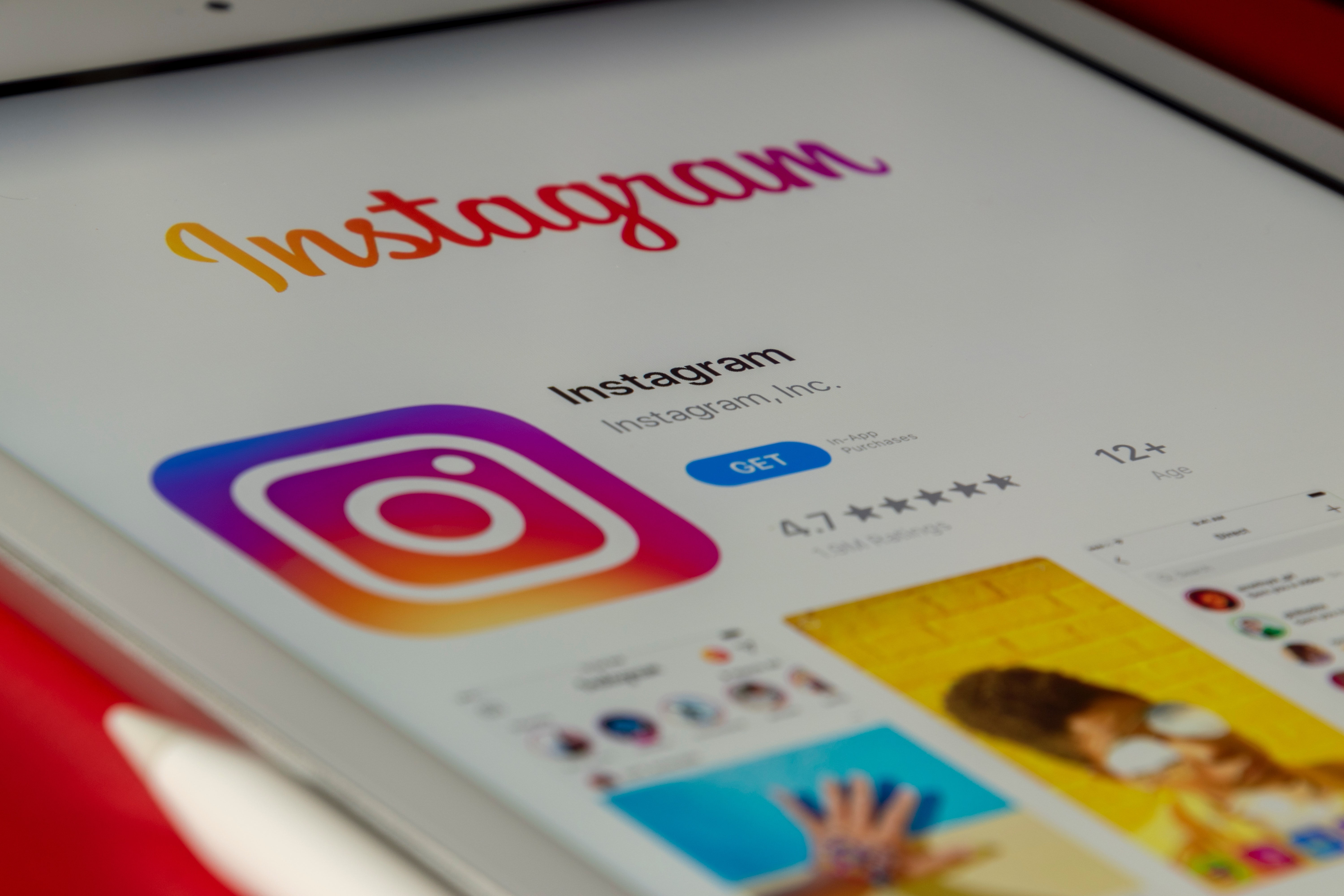 Confronto tra Reel, Storie, post e dirette video su Instagram